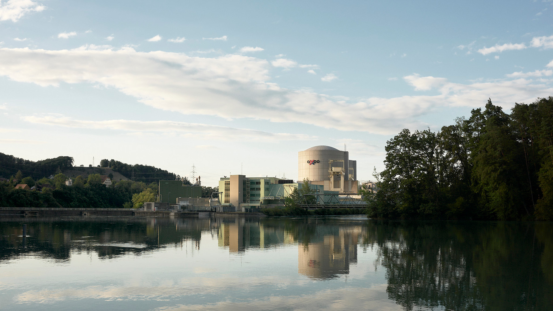 Blick auf das Kernkraftwerk Beznau